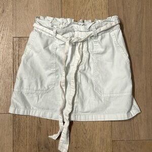 White mini skirt. American Eagle. Size small.